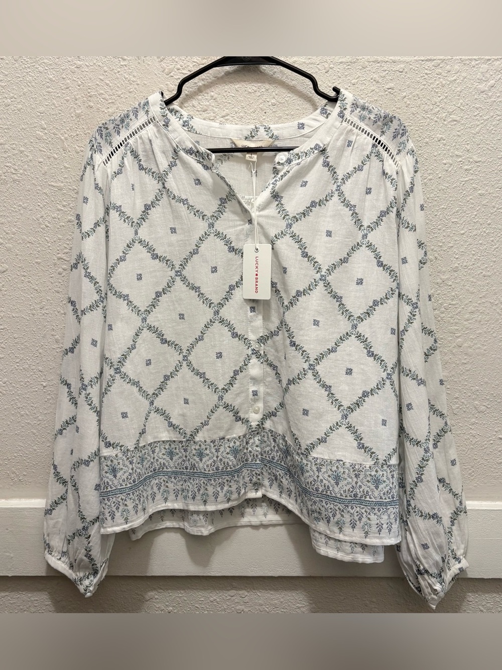 Lucky Brand White and Blue Floral Botton Up Top NWT L